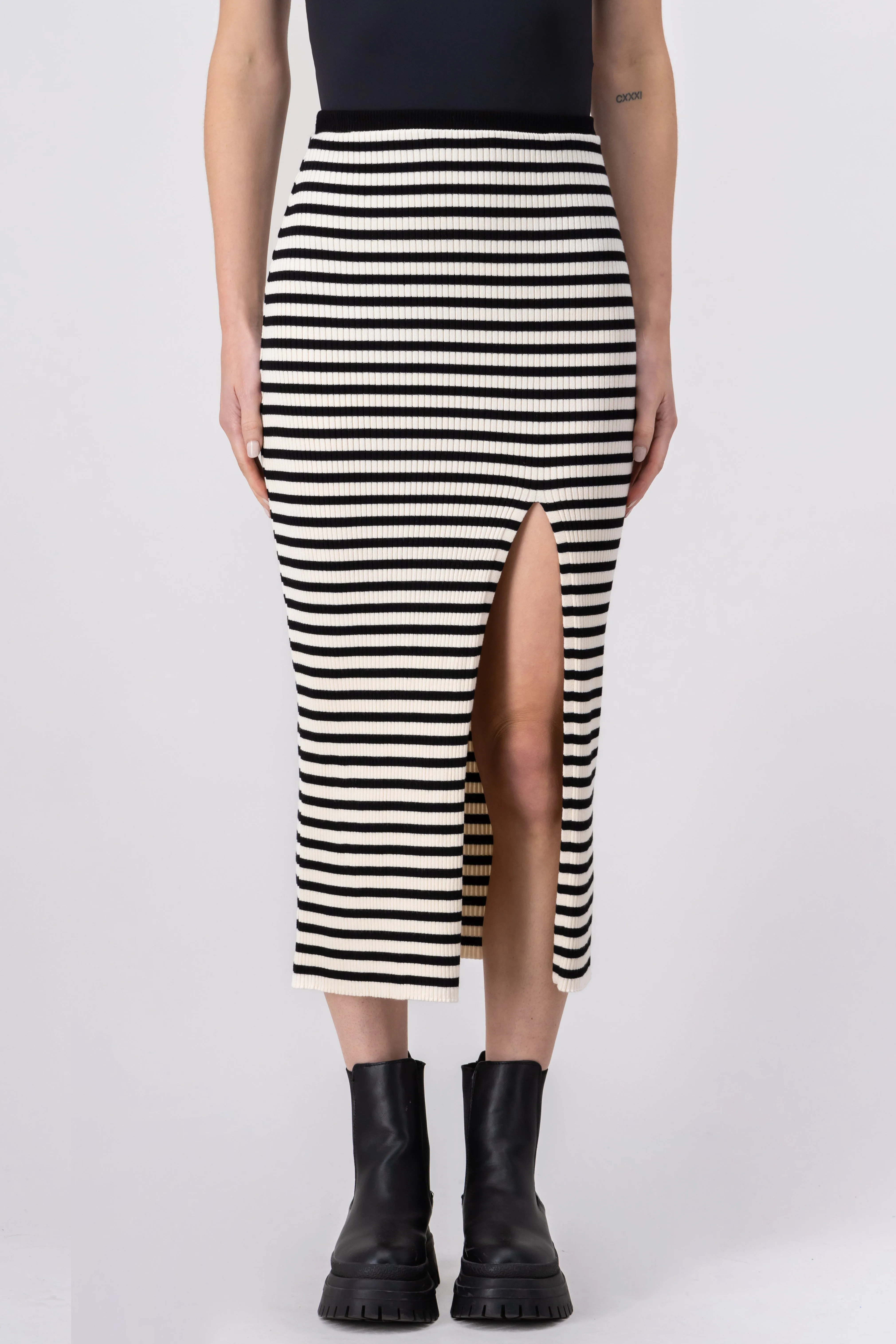 Falda maxi rayas abertura sold by Shasa product image thumbnail 2