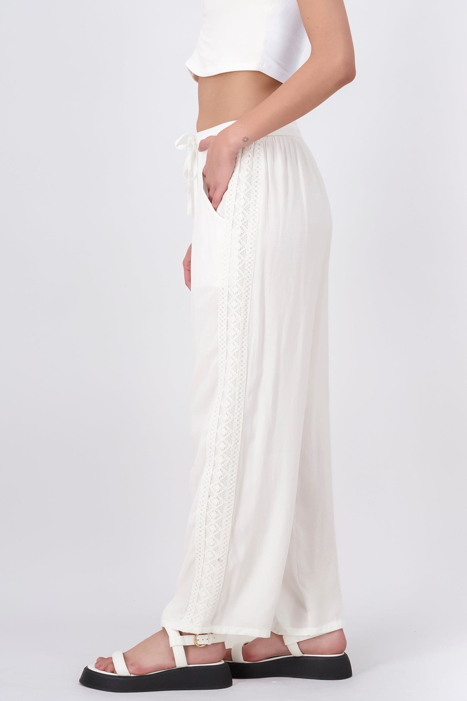 Pantalon detalle bordado sold by Shasa product image thumbnail 3