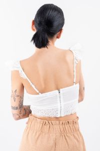 Blusa olán eyelet flores sold by Shasa