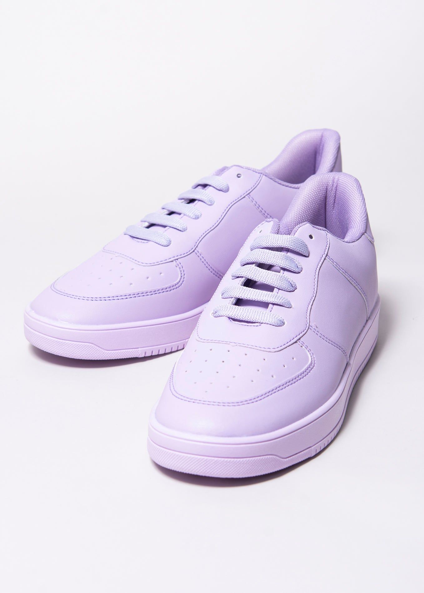 Tenis retro casual diseño perforado sold by Shasa product image thumbnail 5