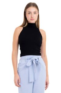 Top acanalado cuello alto sold by Shasa