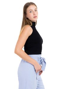 Top acanalado cuello alto sold by Shasa