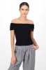 Top corto off shoulder sold by Shasa