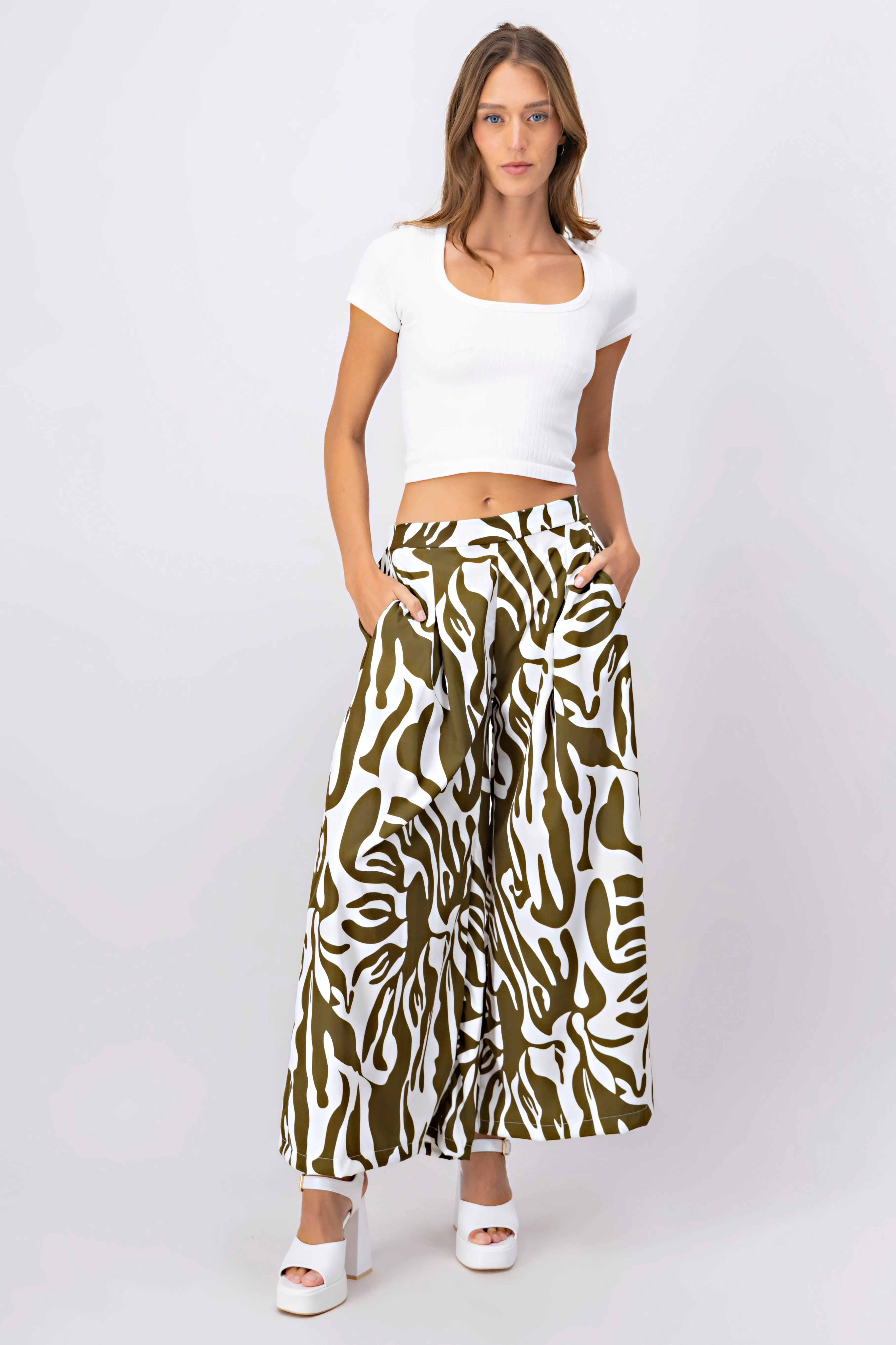 Pantalón super wide leg estampado sold by Shasa