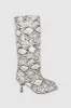 Bota larga estructura puntal sold by Shasa