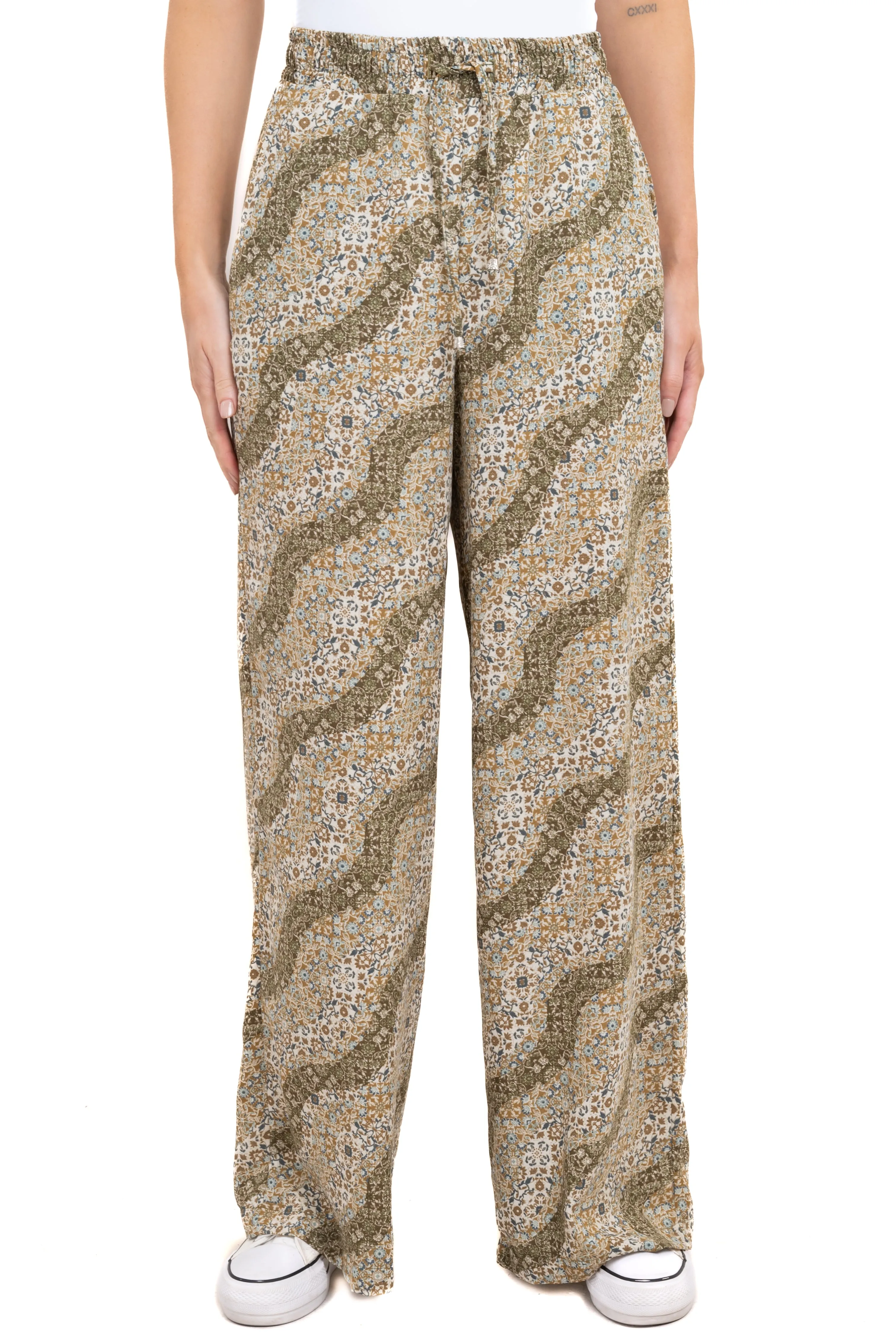 Pantalón floral pierna amplia sold by Shasa