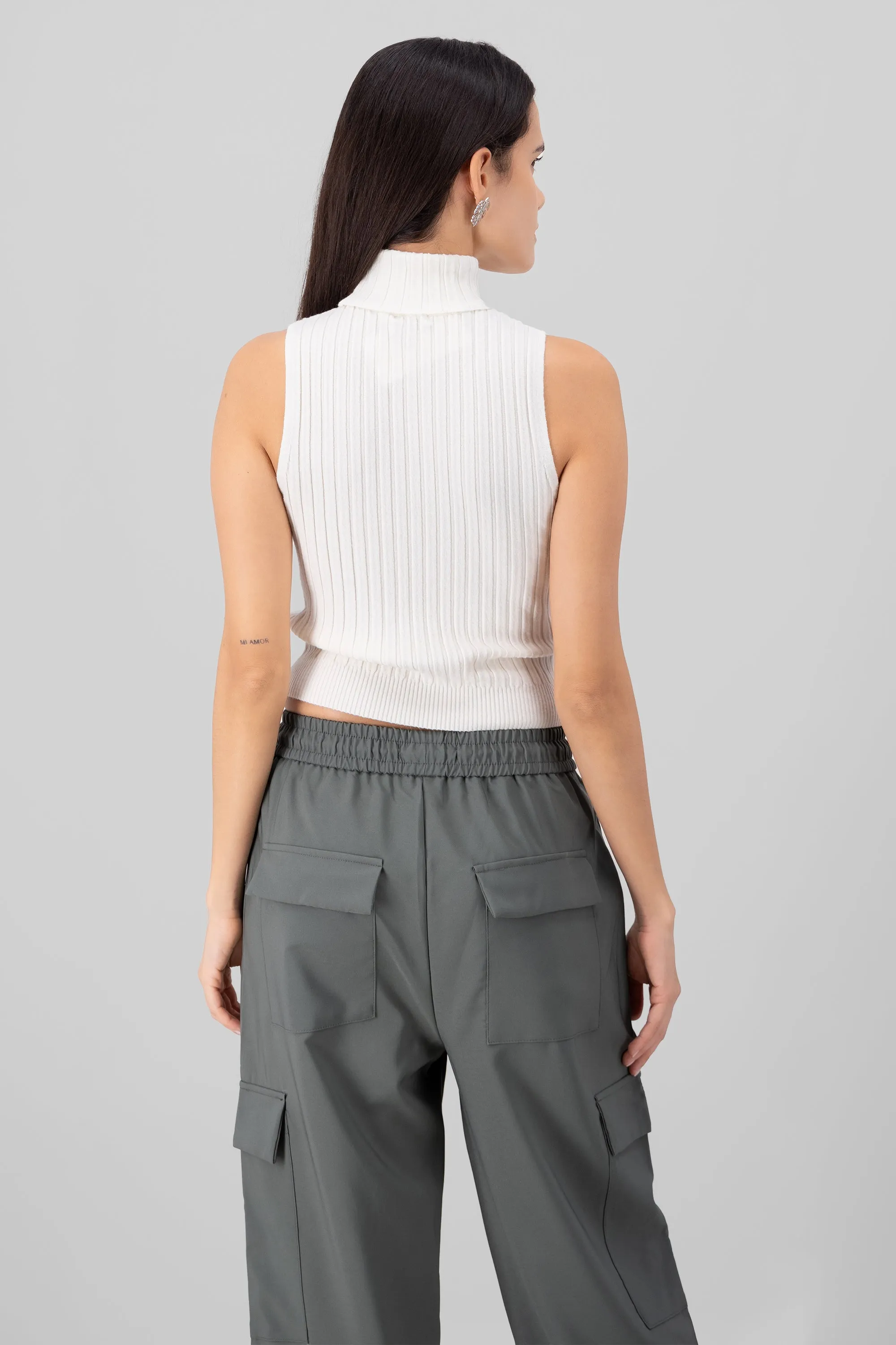 Top sin mangas tejido cuello alto sold by Shasa product image thumbnail 4