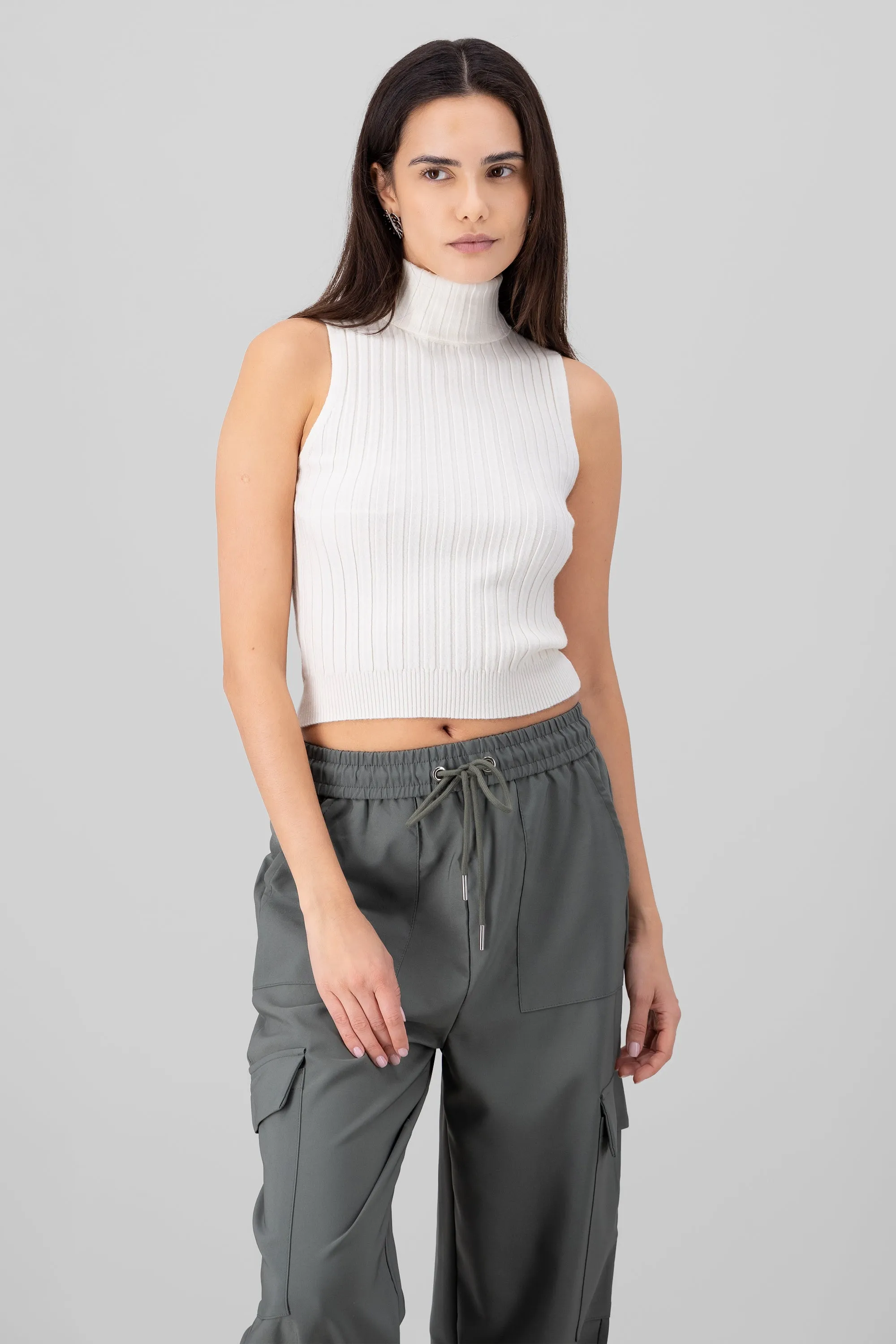 Top sin mangas tejido cuello alto sold by Shasa product image thumbnail 2