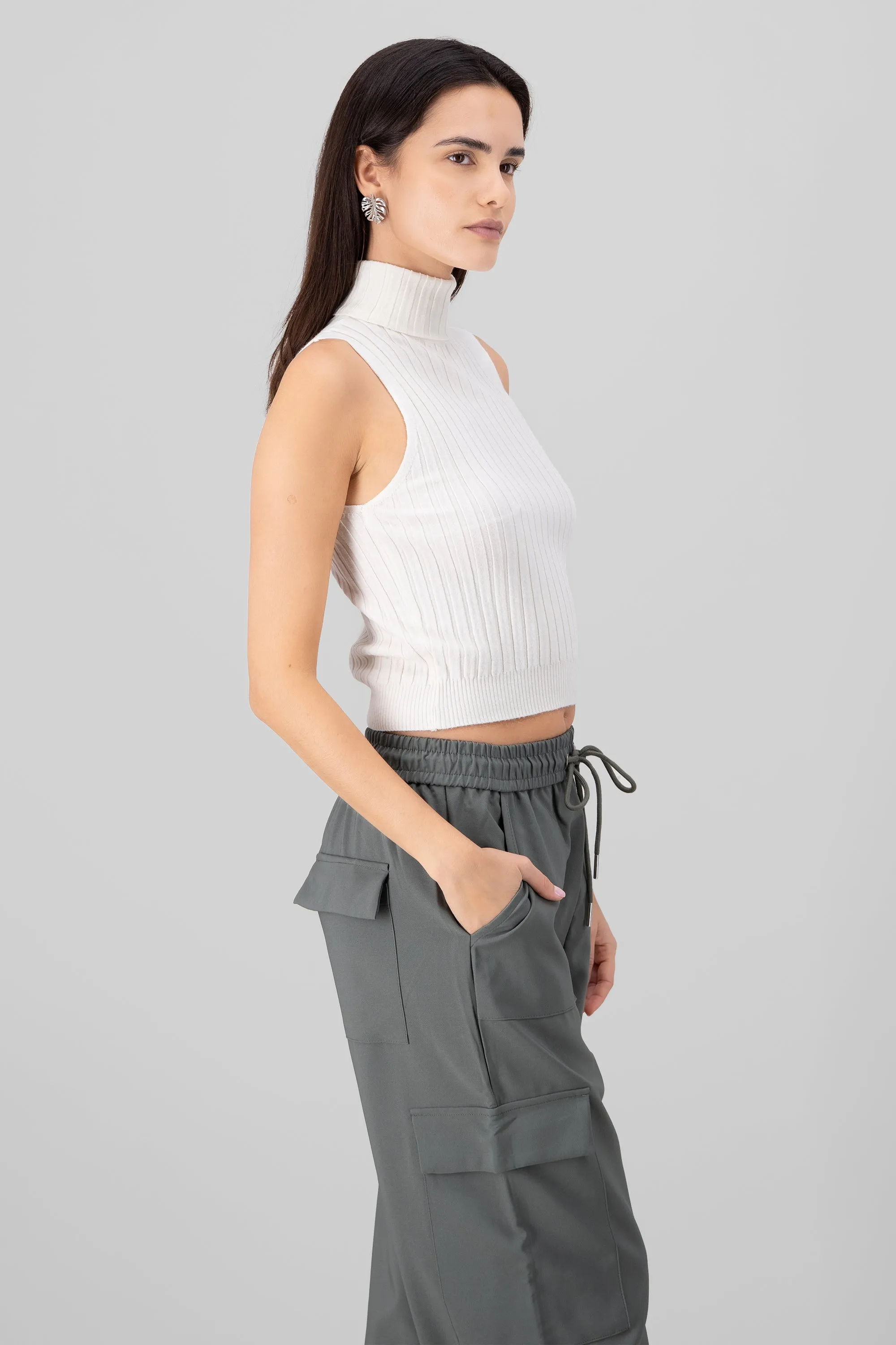 Top sin mangas tejido cuello alto sold by Shasa product image thumbnail 3