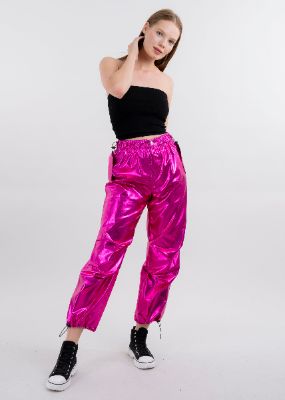 Pantalón parachute metálico sold by Shasa