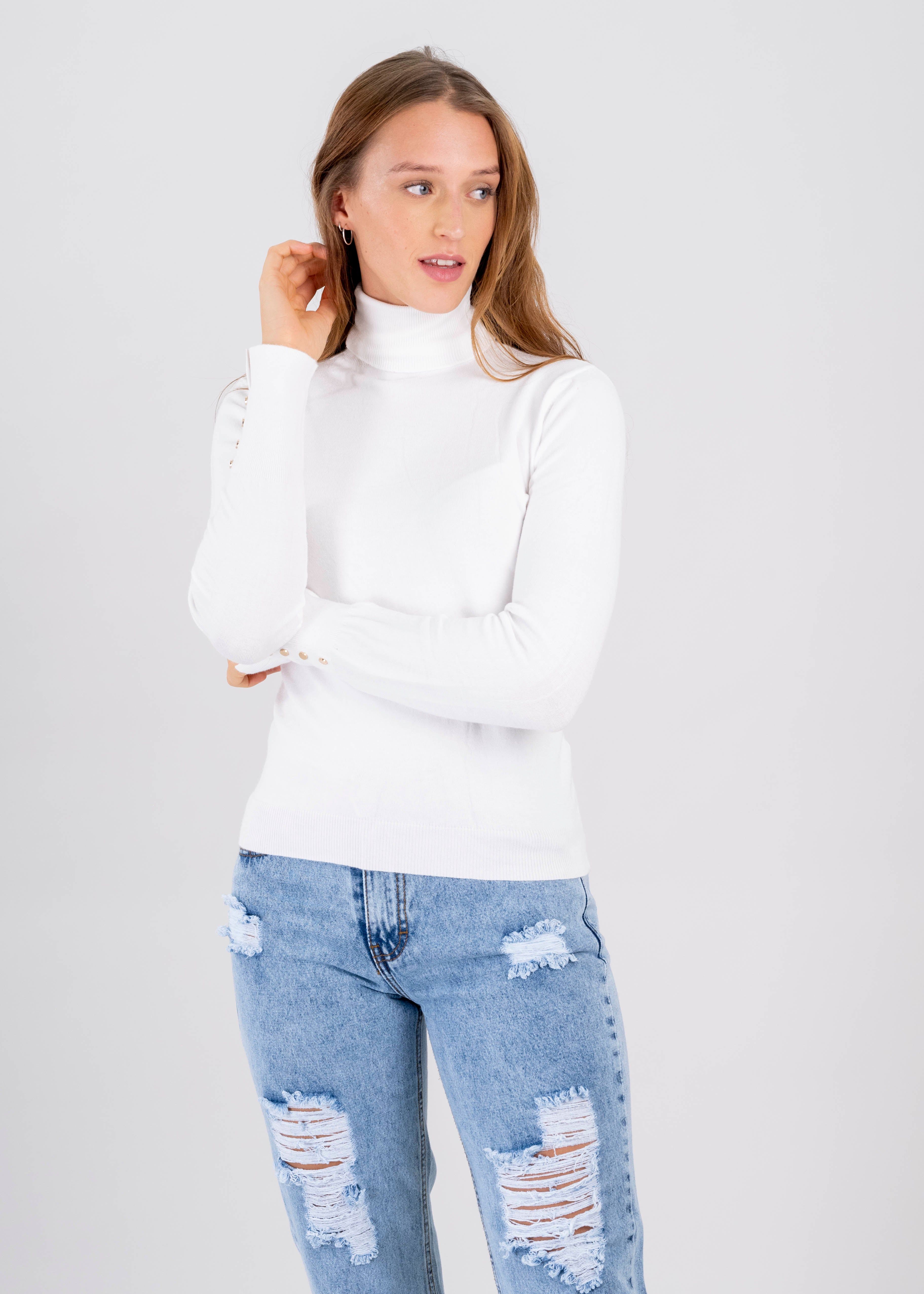 Sueter tejido cuello tortuga sold by Shasa