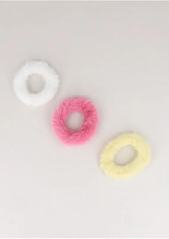 Set 3 Scrunchie Peluche sold by Shasa
