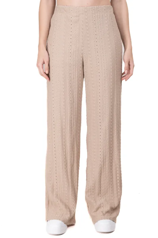 Pantalón amplio texturizado sold by Shasa