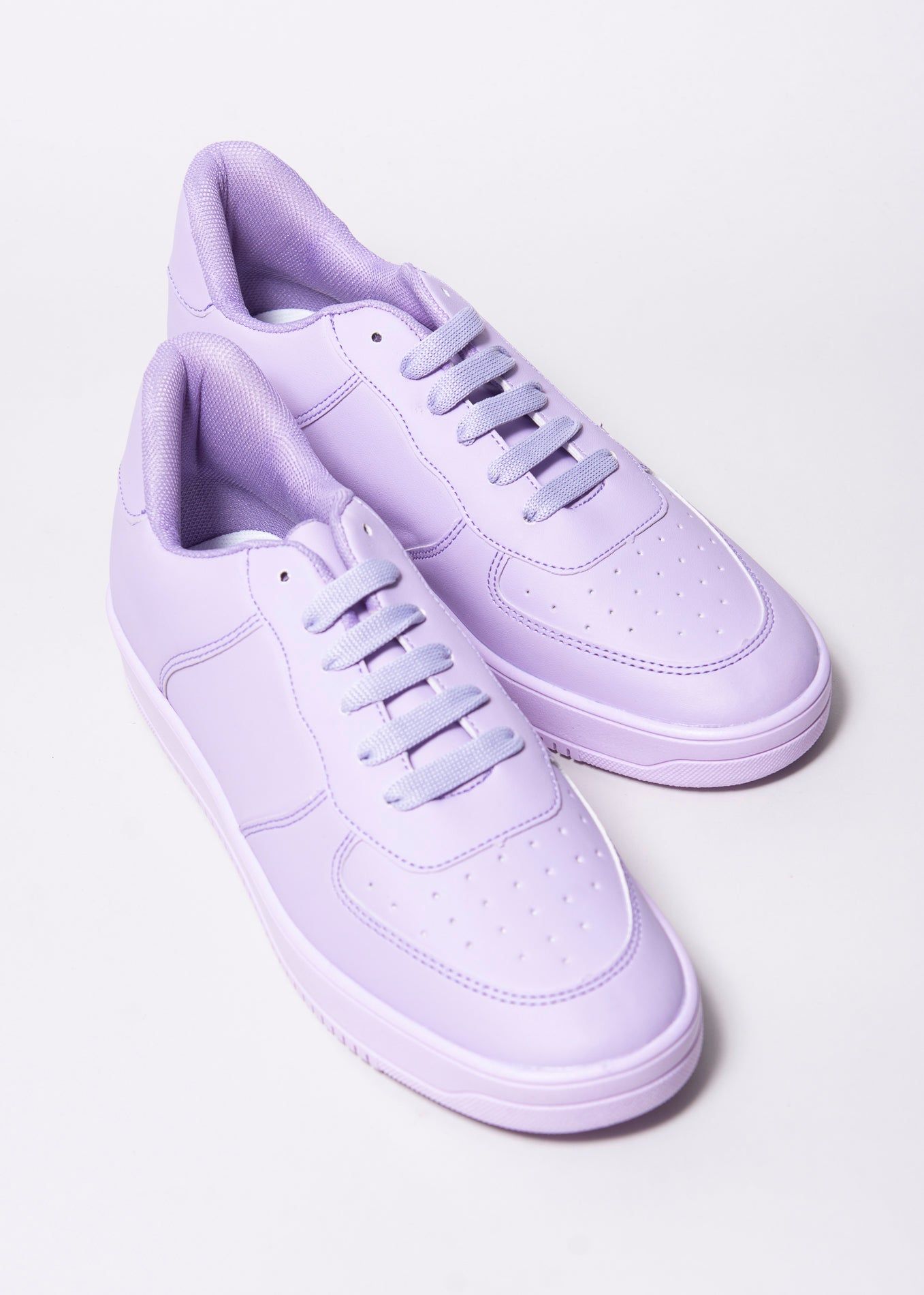 Tenis retro casual diseño perforado sold by Shasa product image thumbnail 2