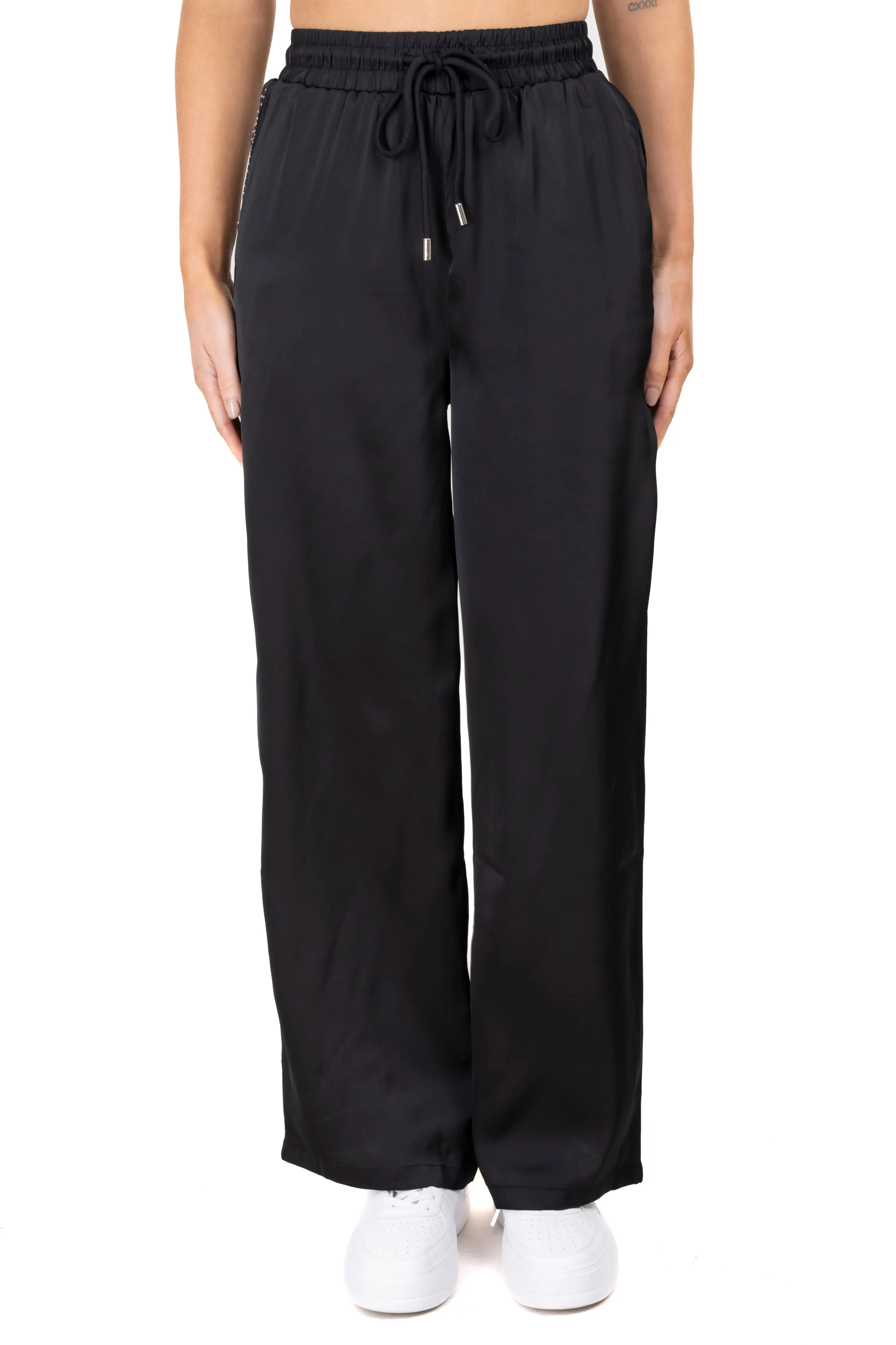 Pantalon amplio liso sold by Shasa