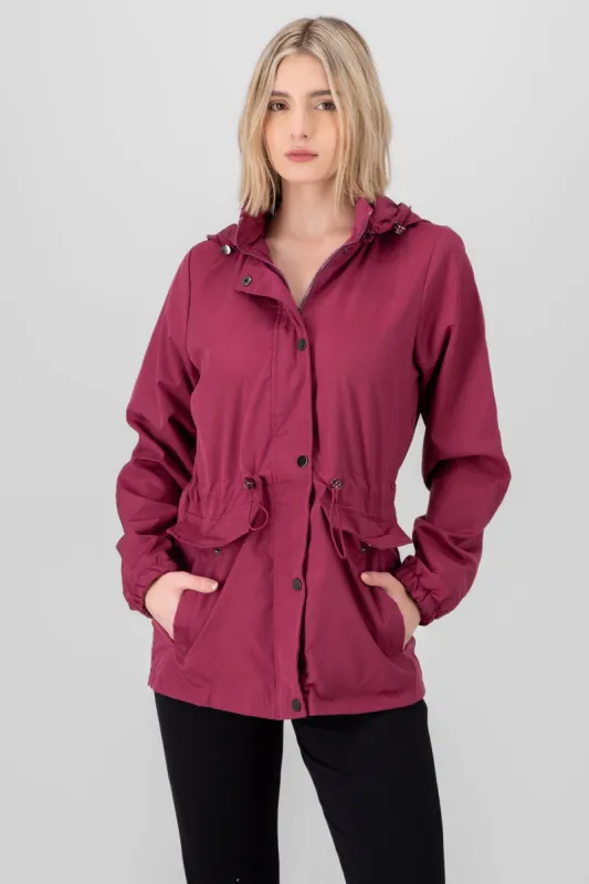 Gabardina corta botones sold by Shasa