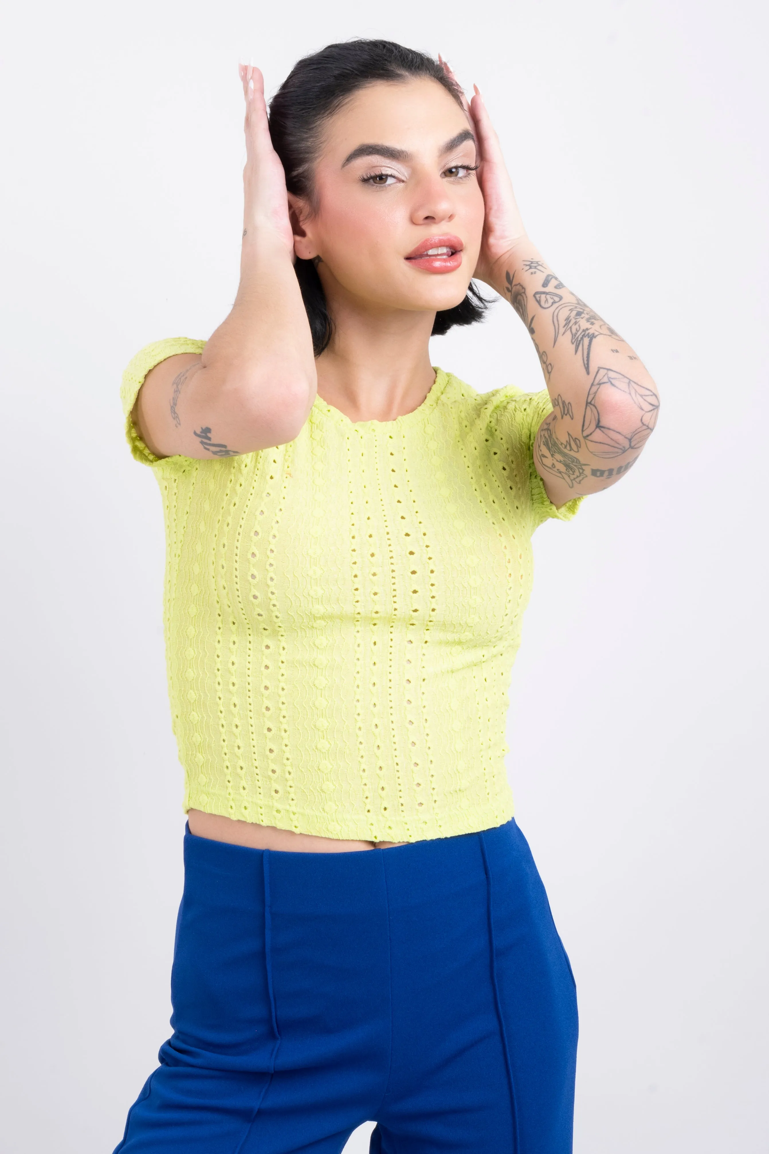 Top tejido eyelet manga corta sold by Shasa