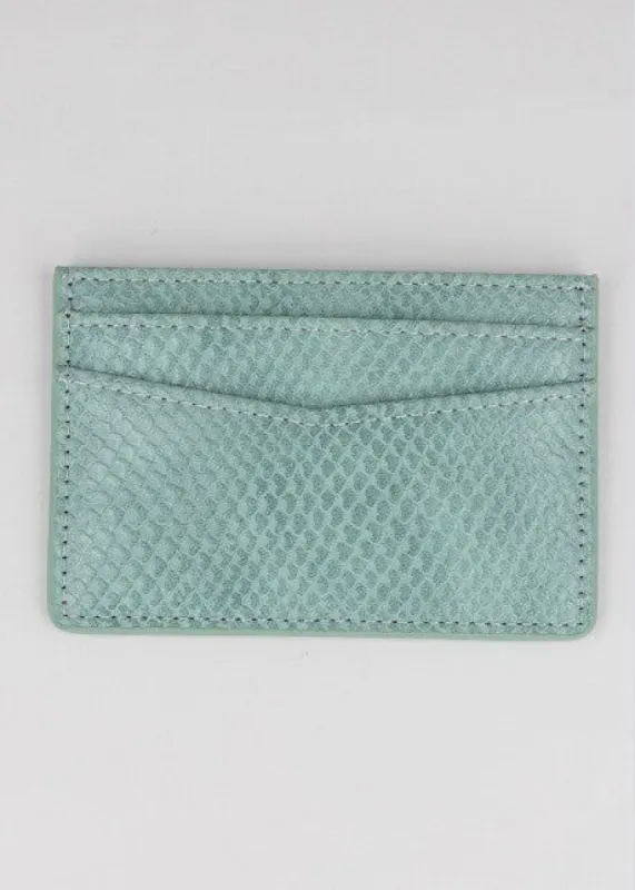 Tarjetero efecto piel textura sold by Shasa