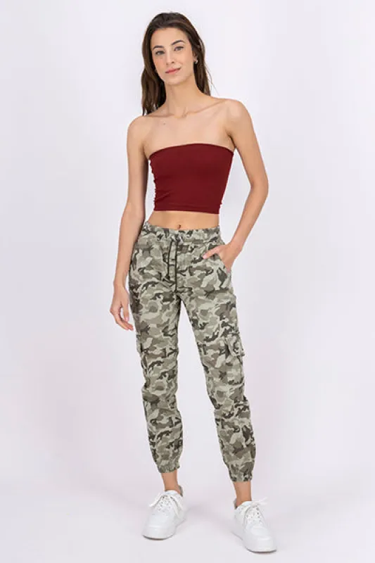 Jeans cargo cintura alta camuflaje cordón sold by Shasa