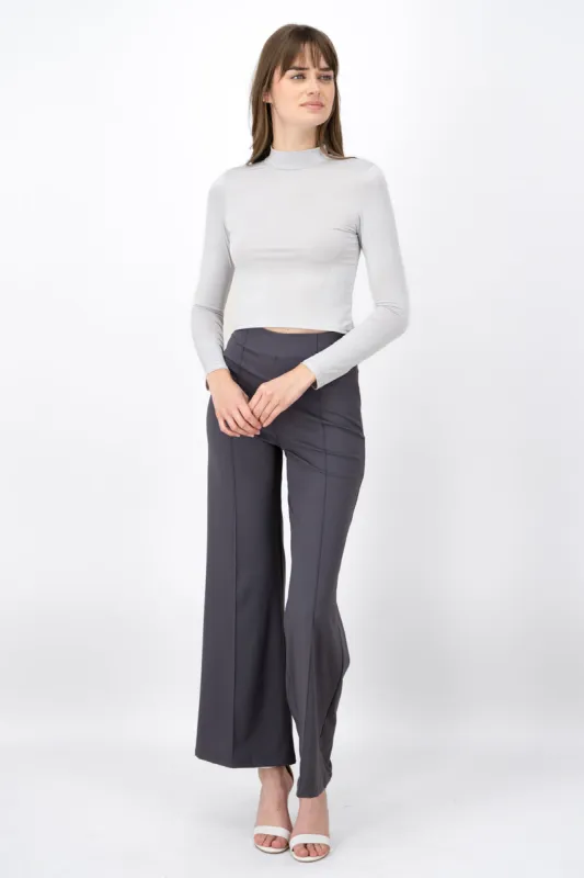 Pantalon fluido recto detalle costura sold by Shasa