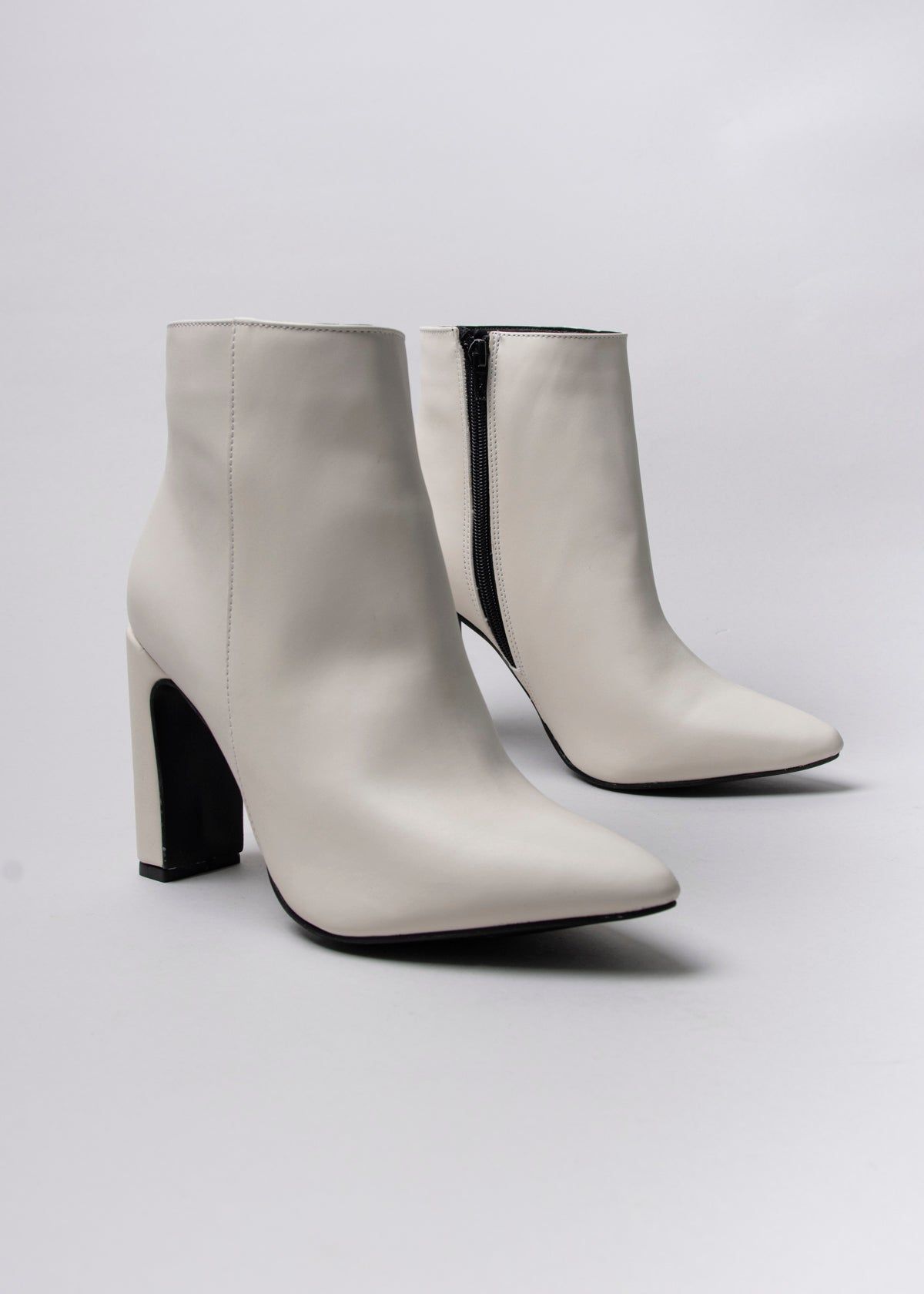 Botín midi puntal efecto piel sold by Shasa product image thumbnail 4