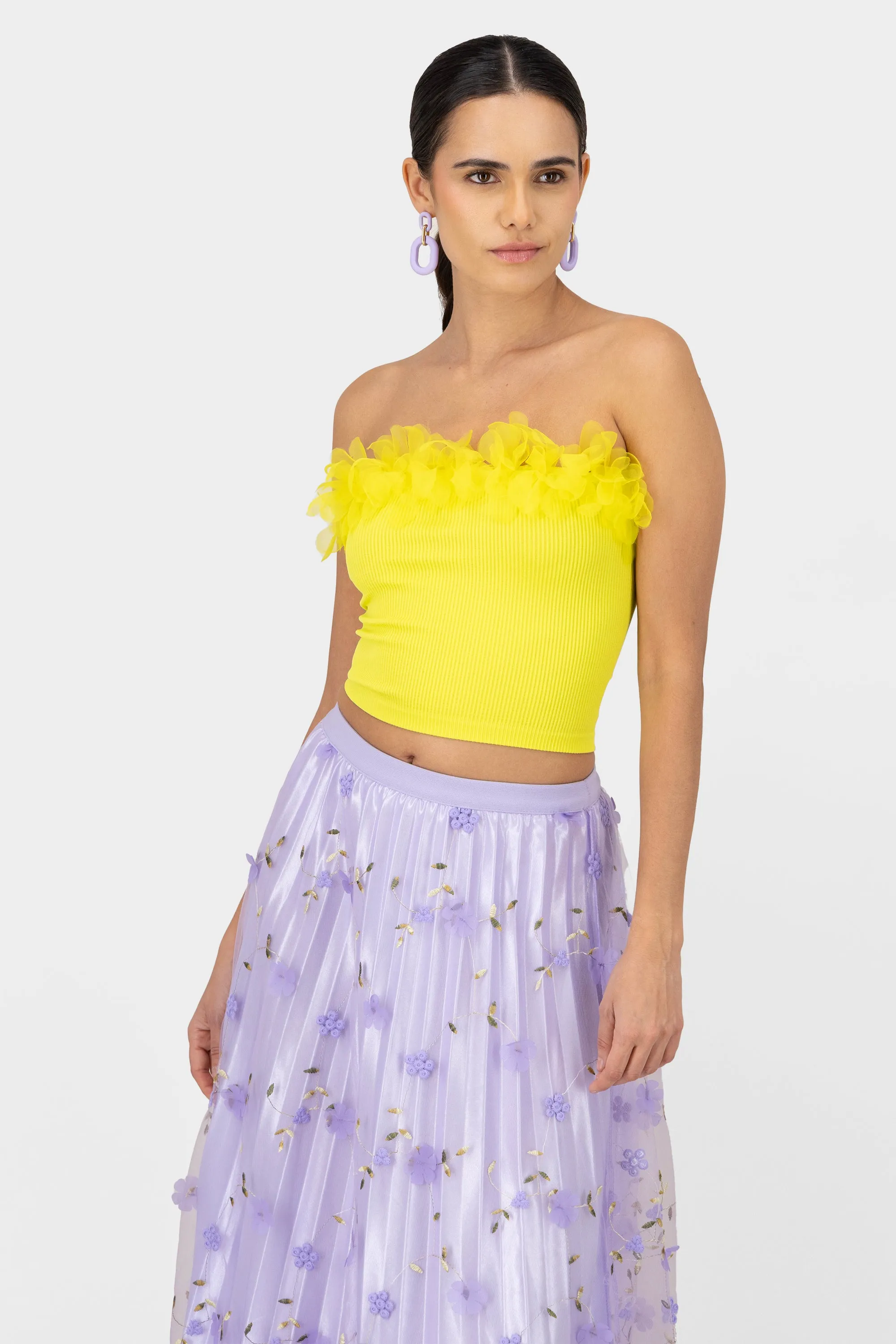 Top seamless con detalle de flores sold by Shasa