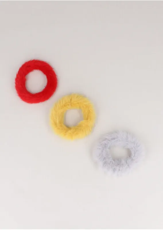 Set 3 Scrunchie Peluche sold by Shasa