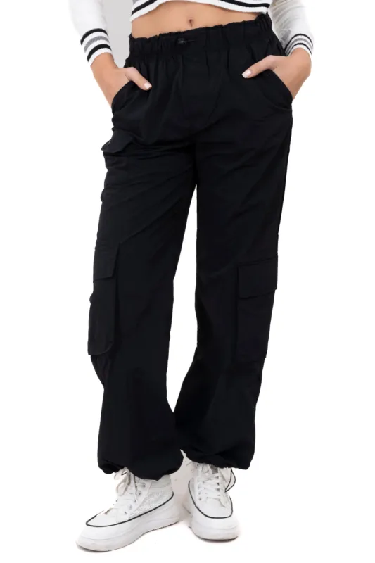 Pantalón parachute triple bolsillo sold by Shasa