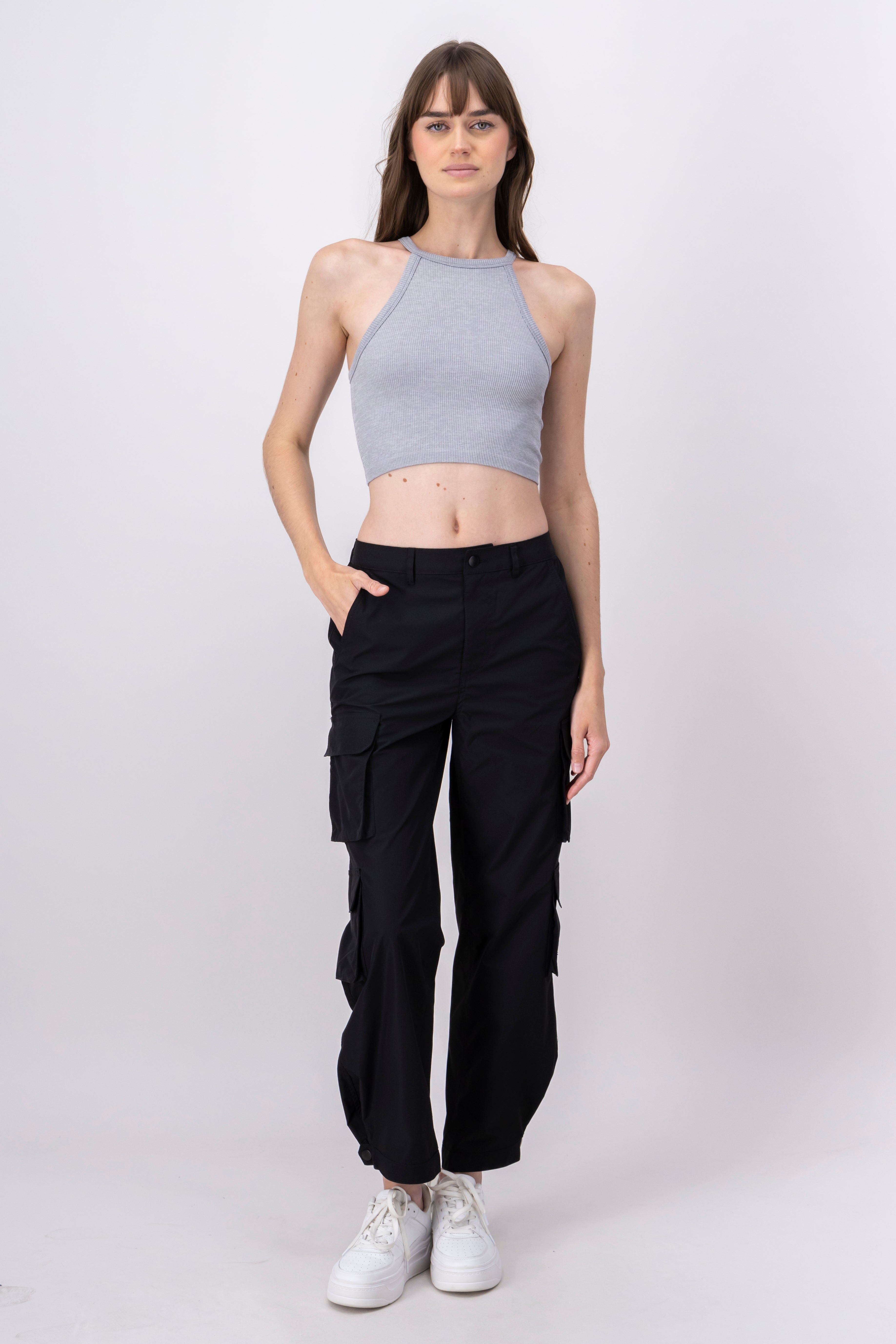 Pantalón cargo cintura media sold by Shasa