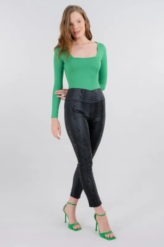 Leggings cruzado efecto piel sold by Shasa