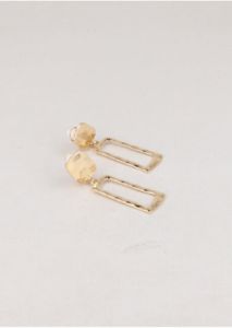 Aretes Rectangulo Martelinado sold by Shasa