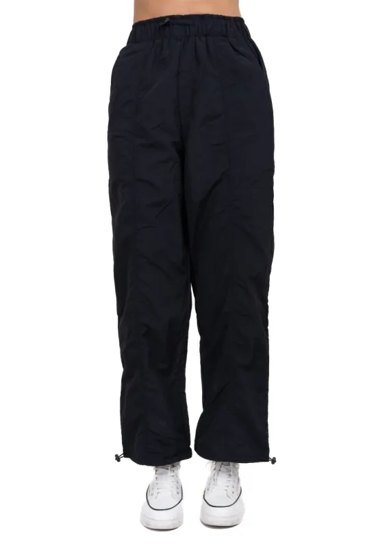 Pantalón parachute cintas bolsas sold by Shasa