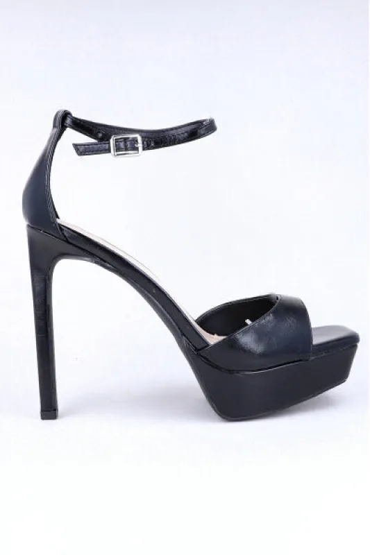 TACON PUNTA CUADRADA CHAROL sold by Shasa