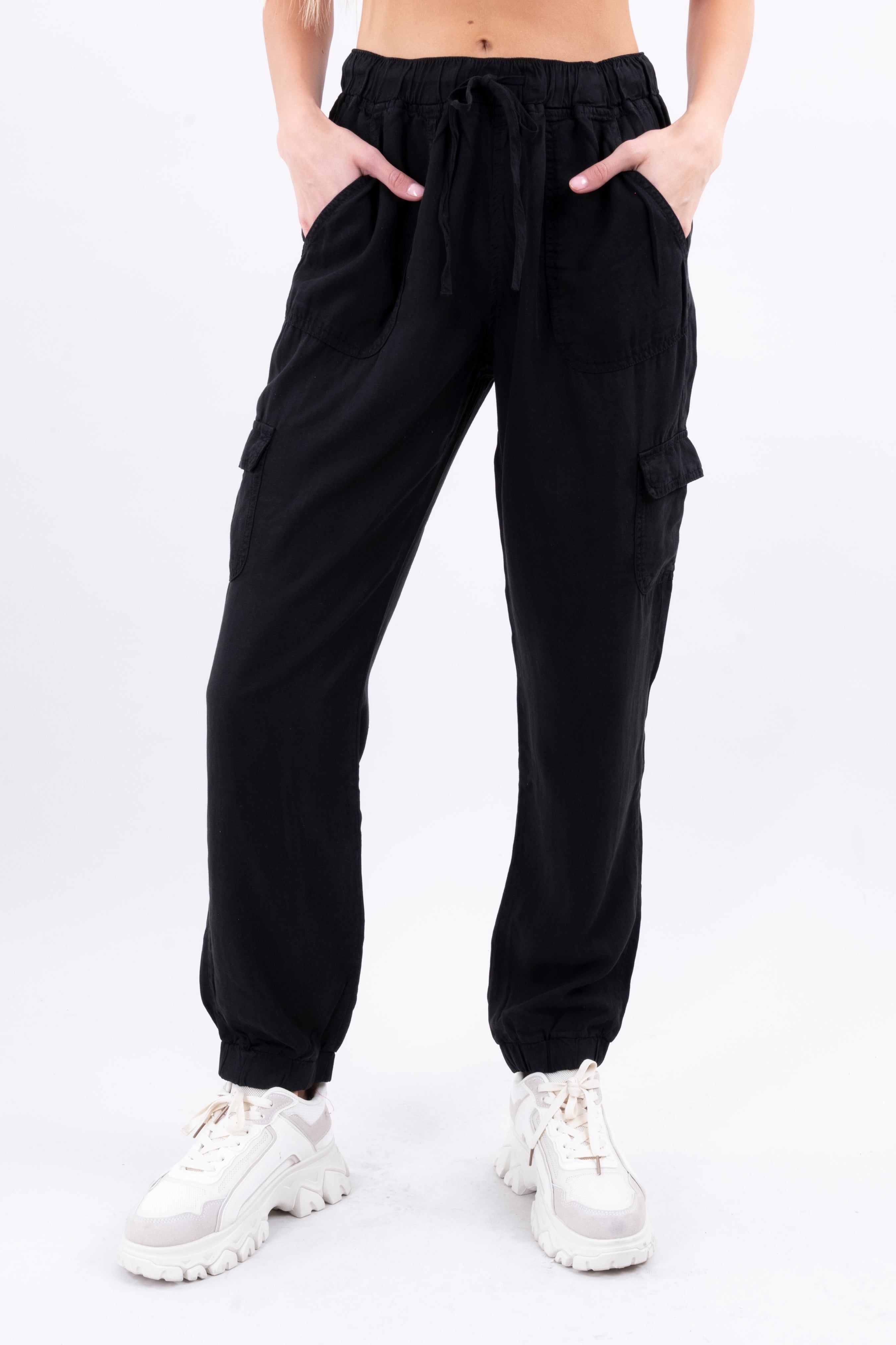 Pantalón jogger liso bolsillos sold by Shasa