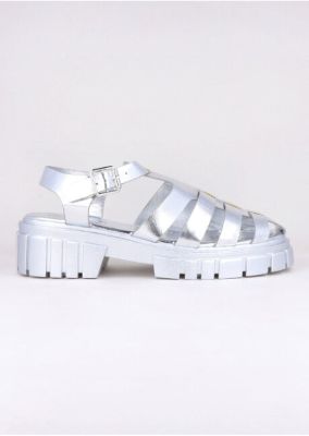 Sandalias cangreja metálica sold by Shasa