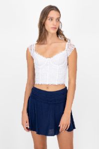 Top Encaje Con Copas Liso sold by Shasa