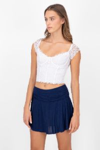 Top Encaje Con Copas Liso sold by Shasa