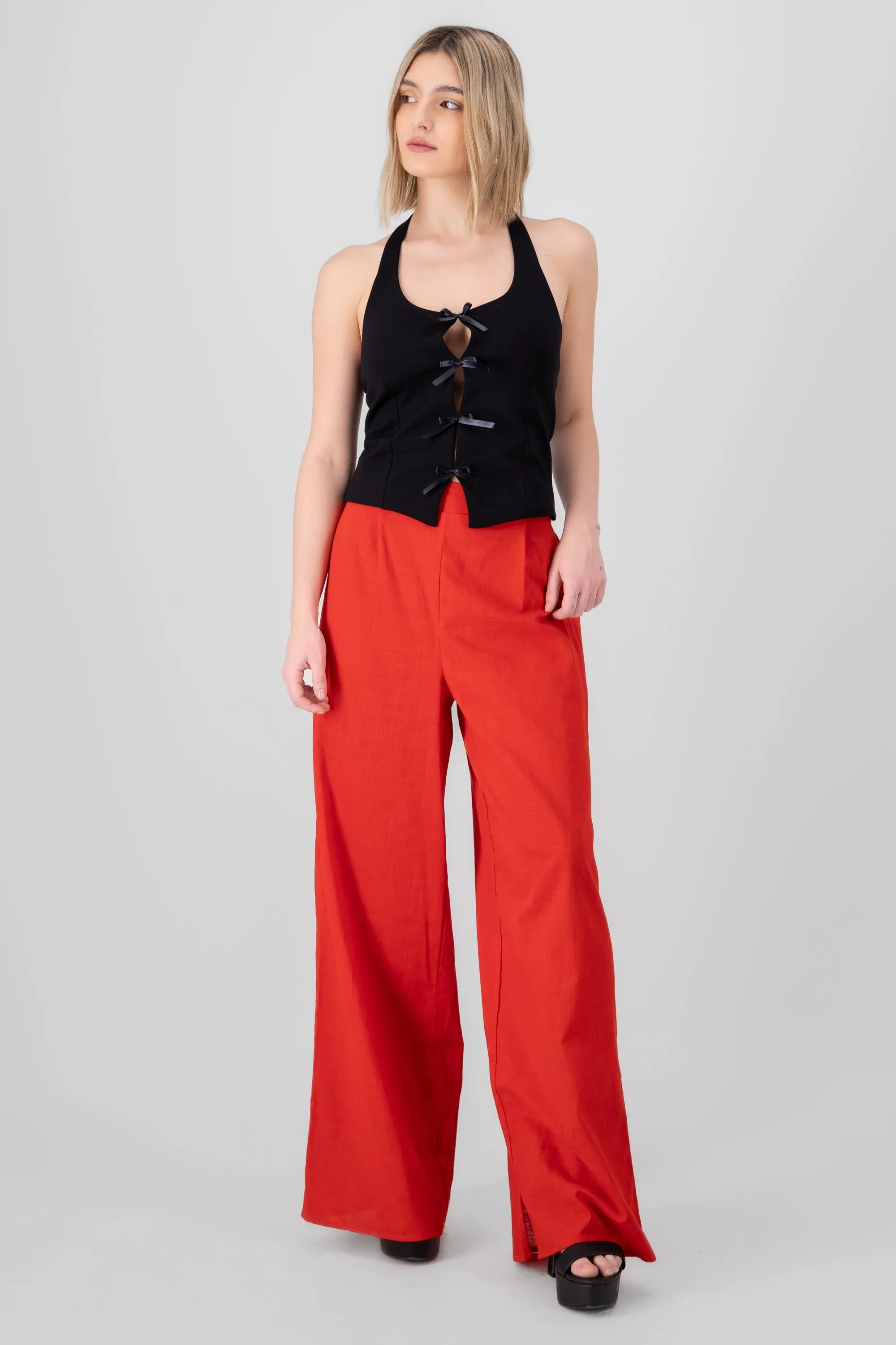 Pantalon liso pinzas sold by Shasa