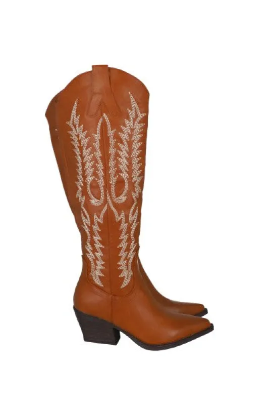 Bota larga vaquera costura contrastes sold by Shasa