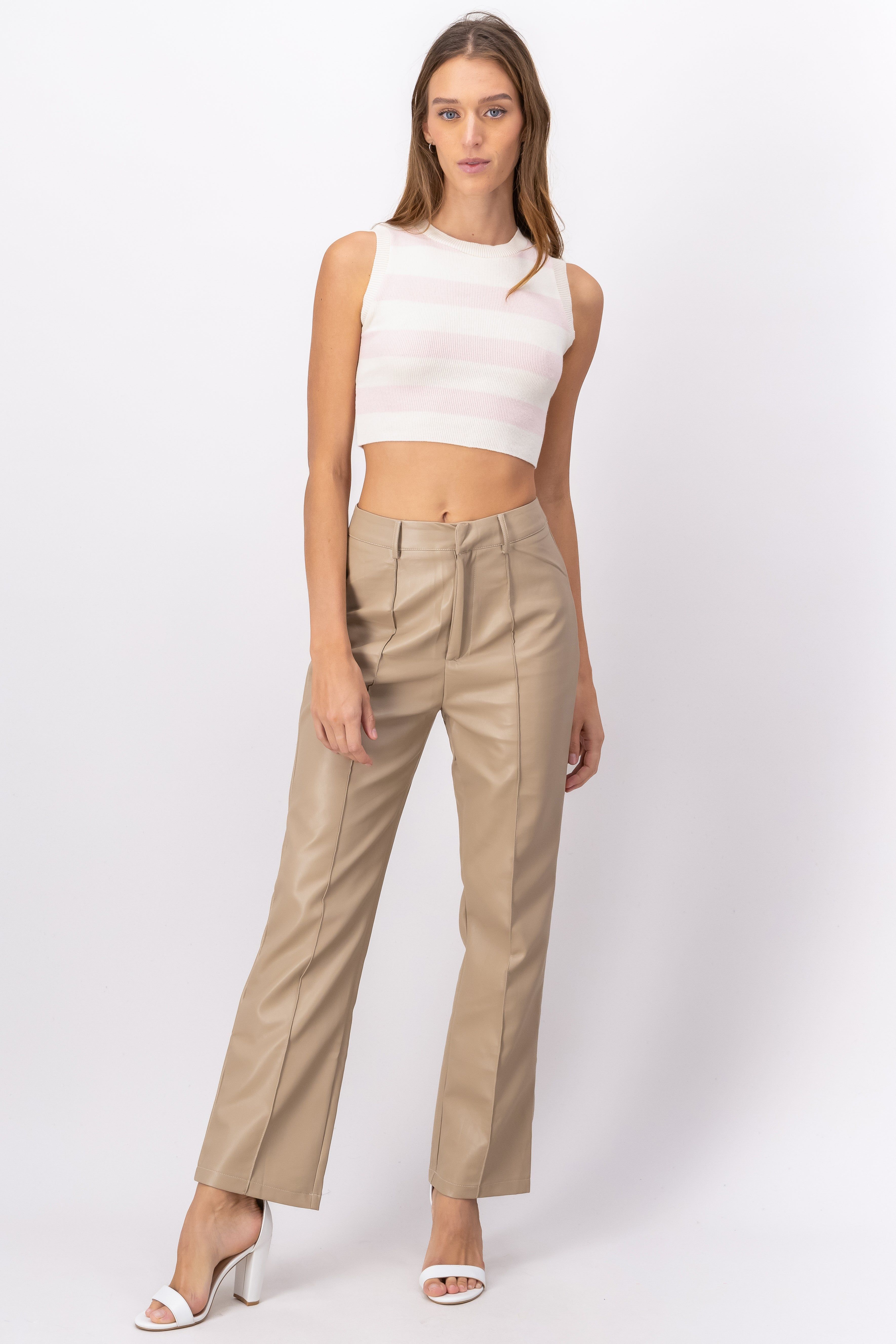 Pantalón recto efecto piel sold by Shasa