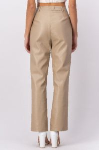 Pantalón recto efecto piel sold by Shasa