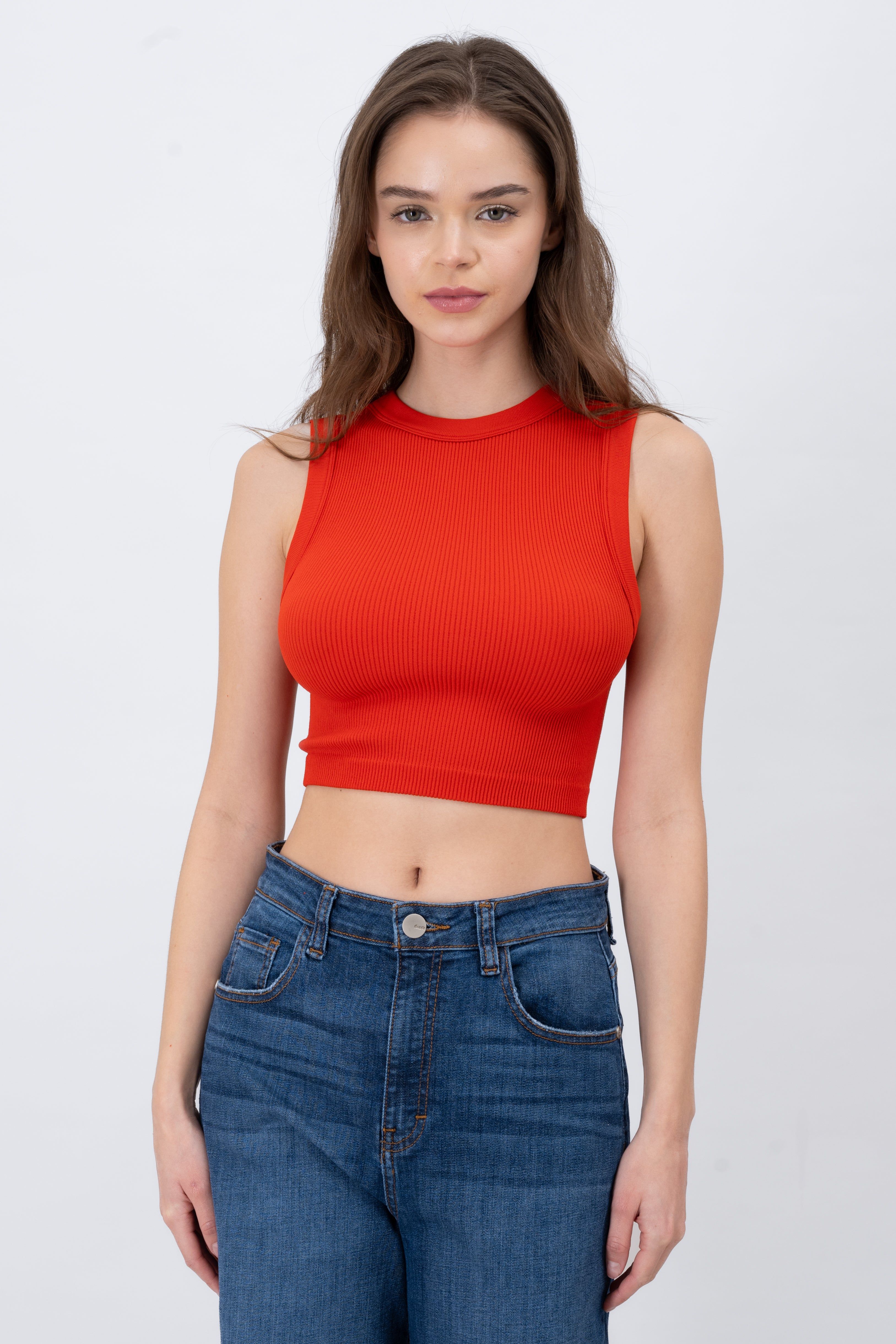 Top corto rib sin manga sold by Shasa