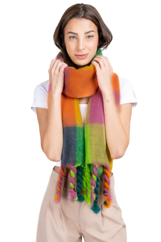 Bufanda tejido suave cuadros sold by Shasa