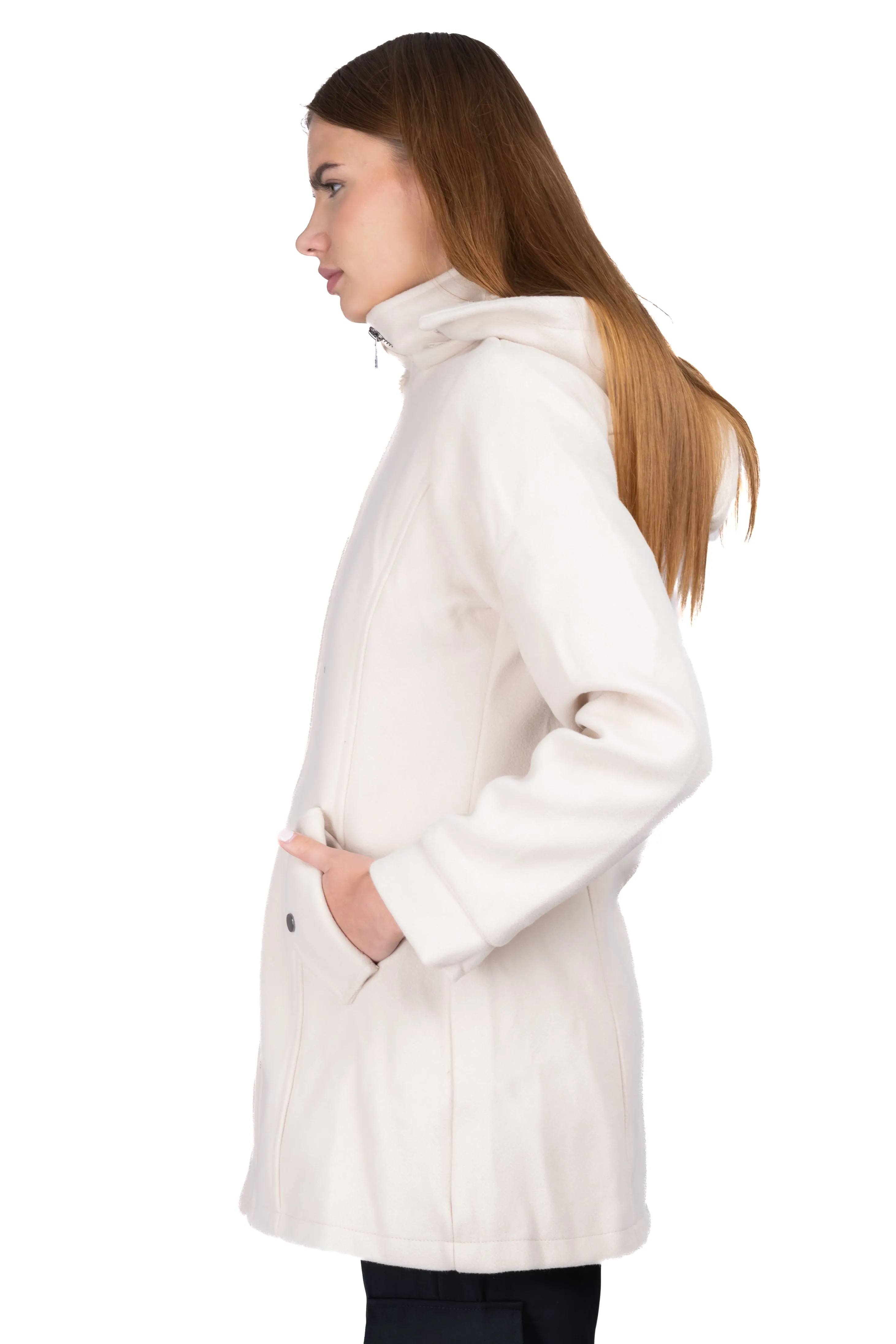 Abrigo detalle cierre sold by Shasa product image thumbnail 3