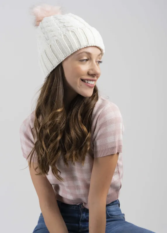 Beanie tejido punto trenzado pompón suave sold by Shasa