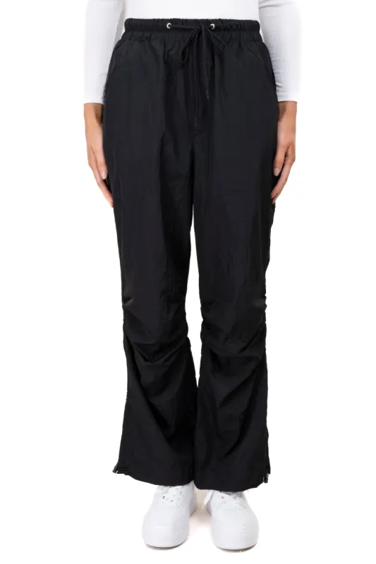 Jogger parachute cintura elástica sold by Shasa