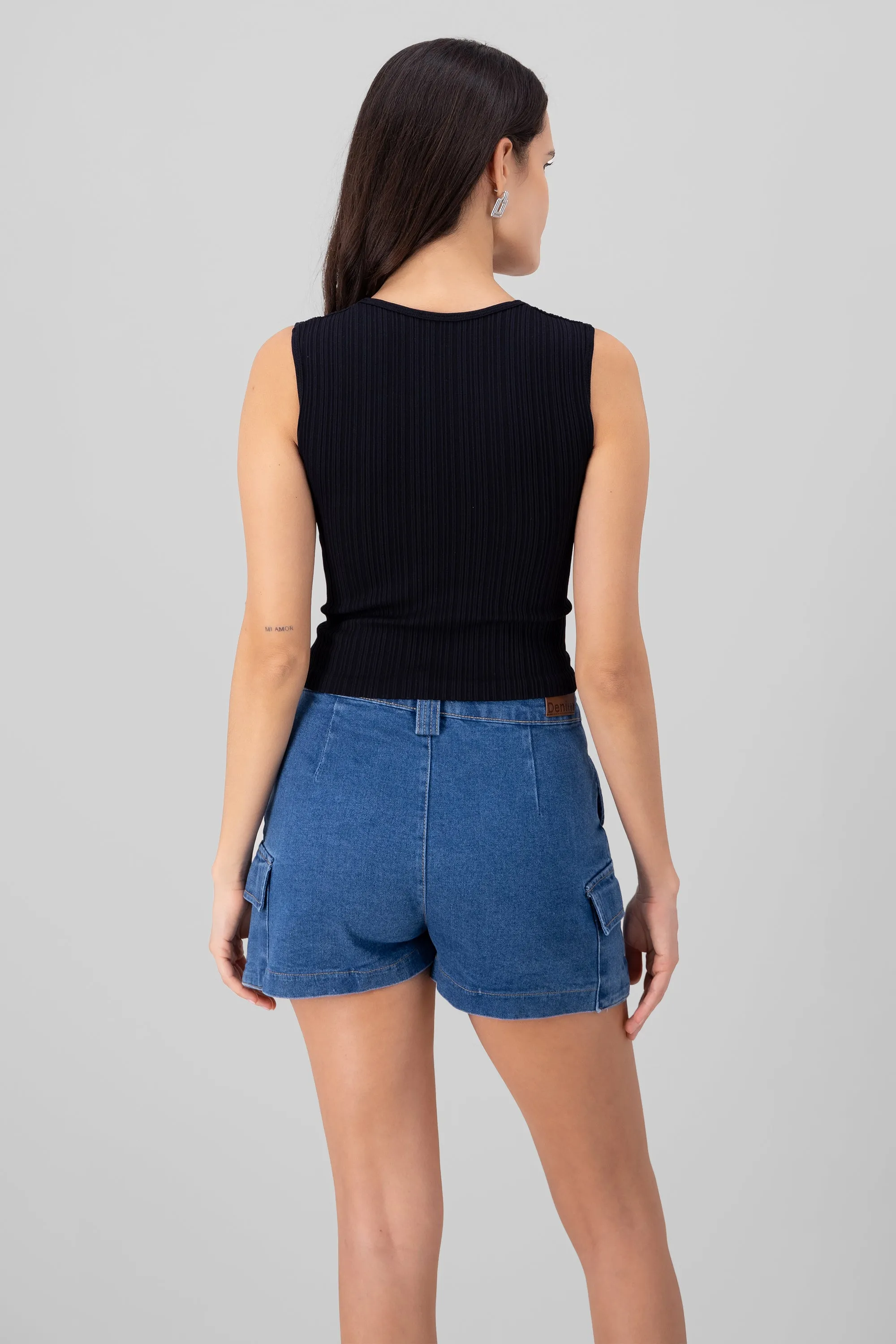 Top textura escote cuadrado sold by Shasa product image thumbnail 4