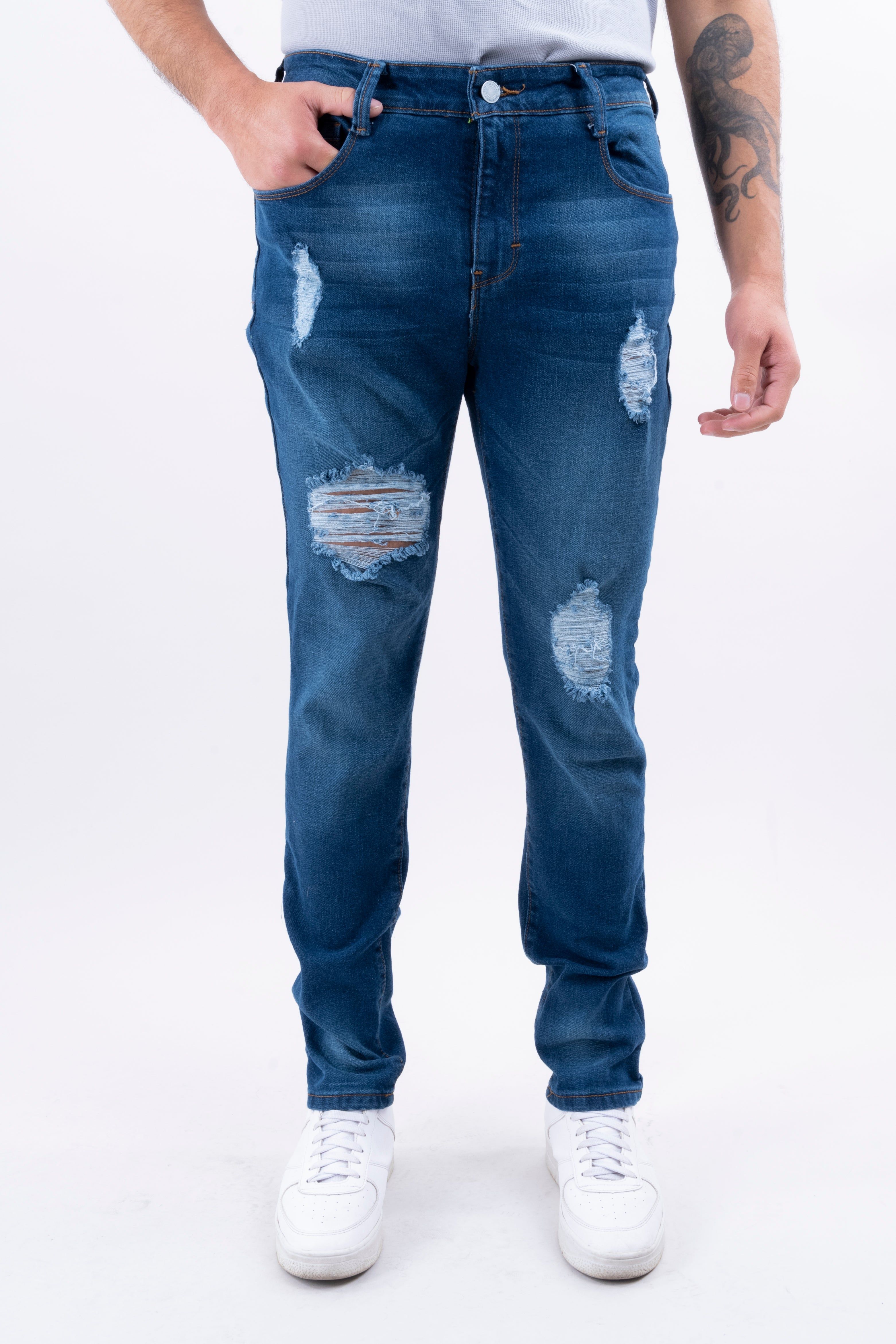 Jeans skinny efecto deslavado destrucciones sold by Shasa