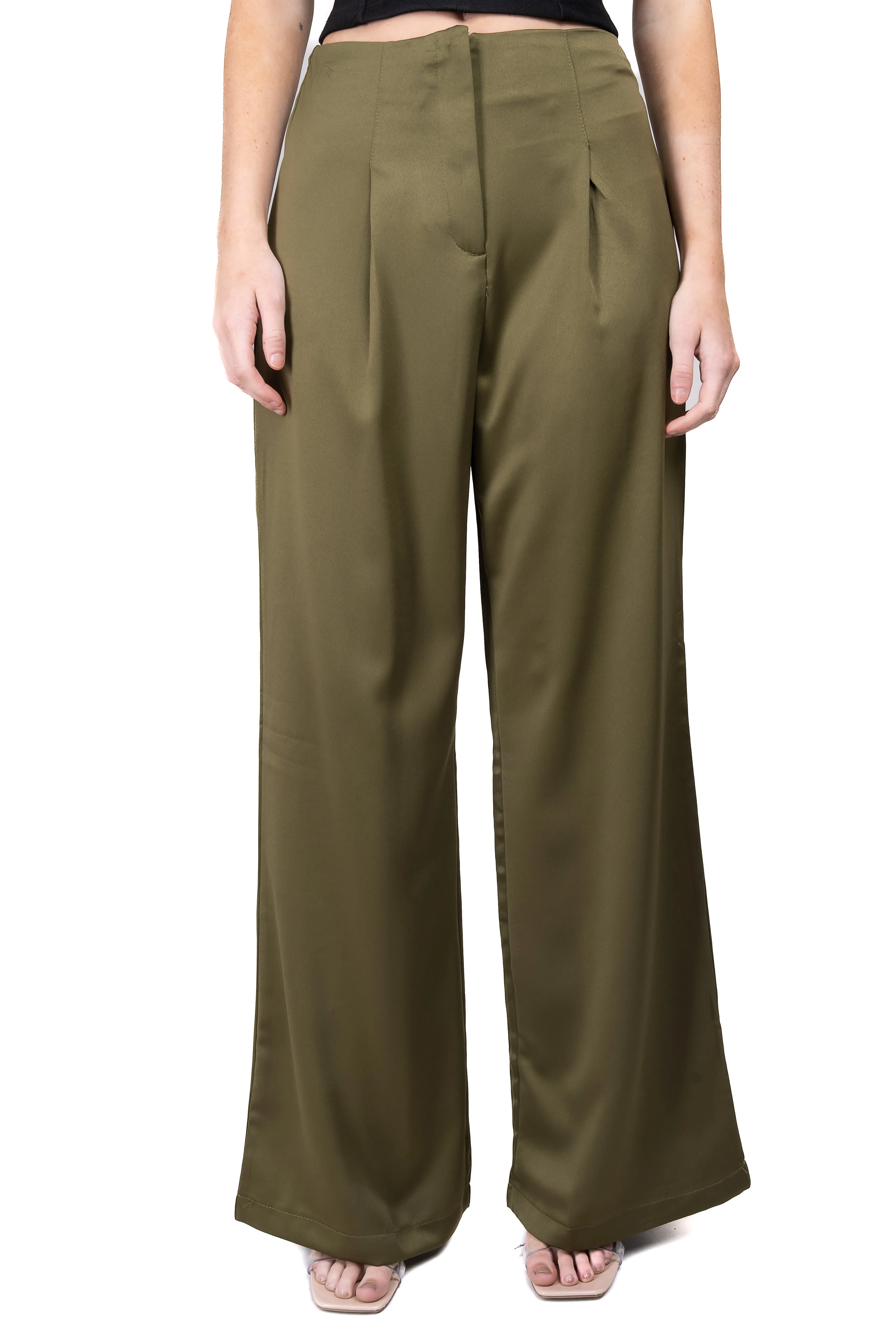 Pantalón sastre pinzas satín sold by Shasa