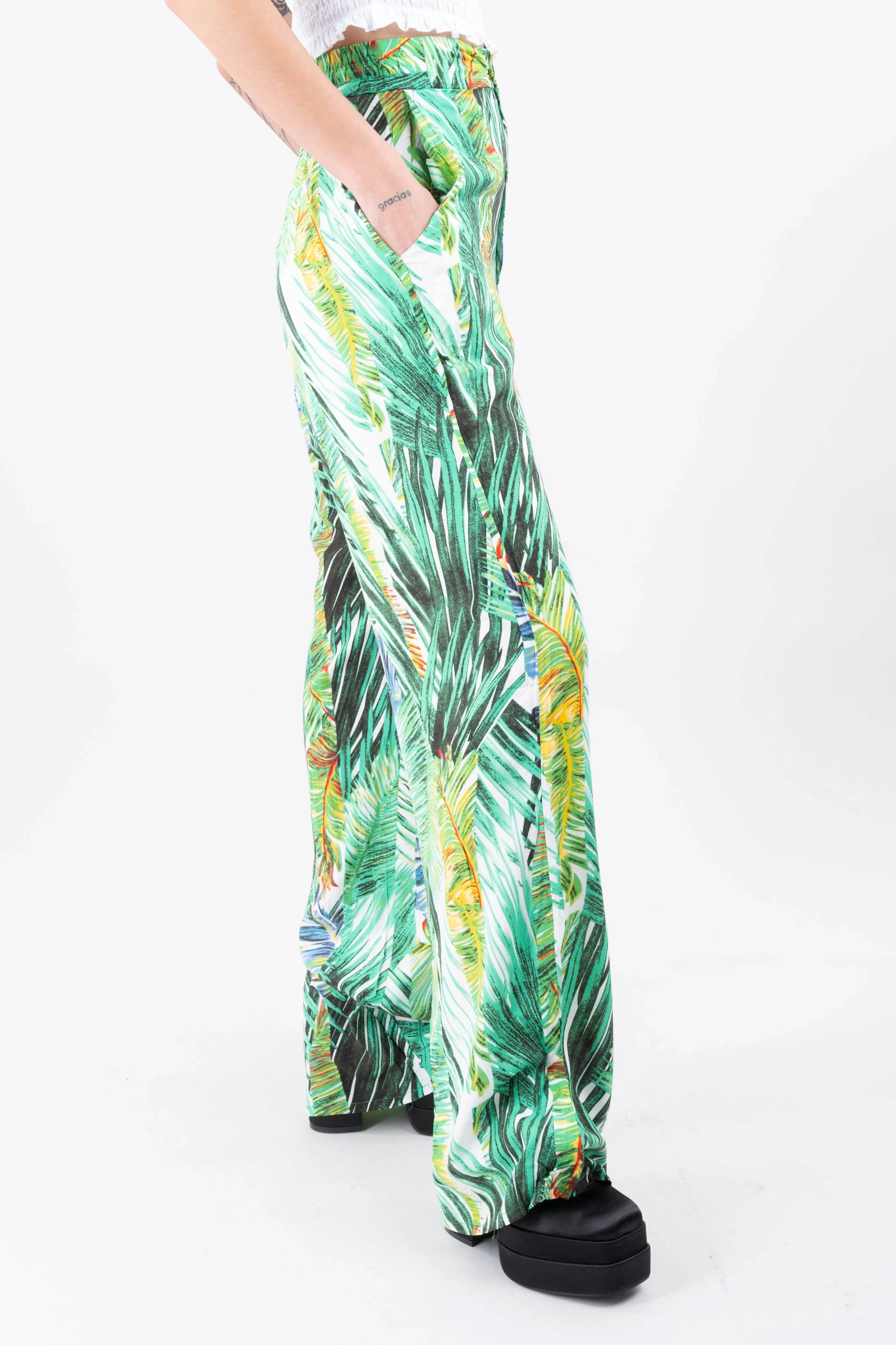 Pantalón recto estampado hojas sold by Shasa product image thumbnail 3